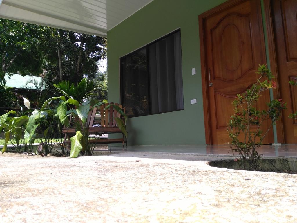 Manuel Antonio Hostel Resort Exteriör bild